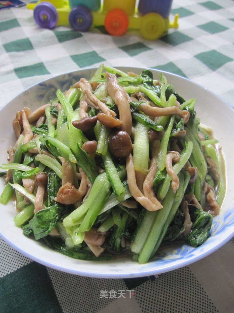 蟹味菇炒小白菜的做法