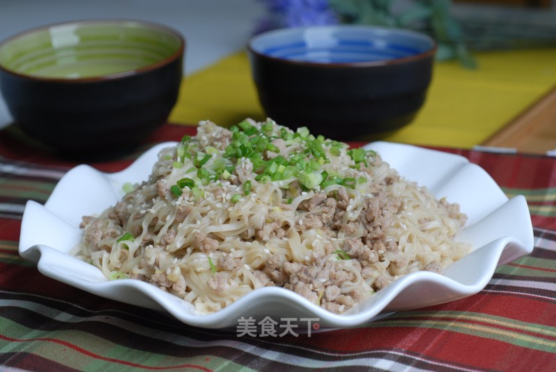 肉茸捞面的做法