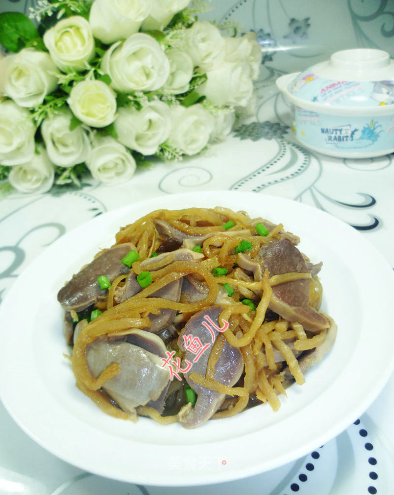 萝卜丝炒鸭胗的做法