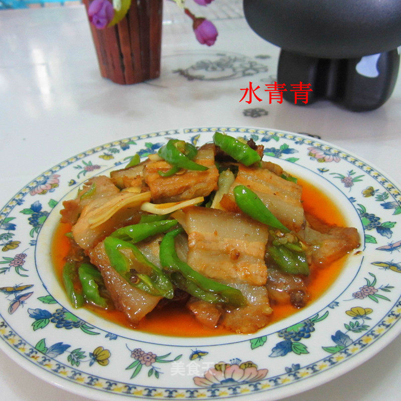 蒜片辣椒炒烤肉的做法