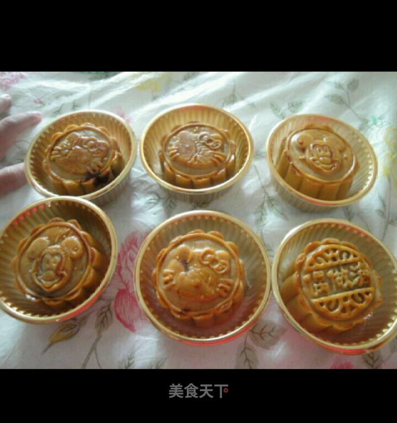 莲容蛋黄月饼的做法