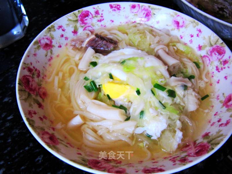 牛肉海鲜菇汤面的做法