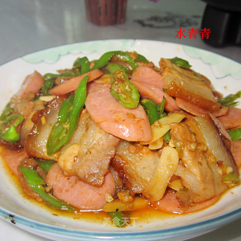 辣炒腊肉火腿肠的做法