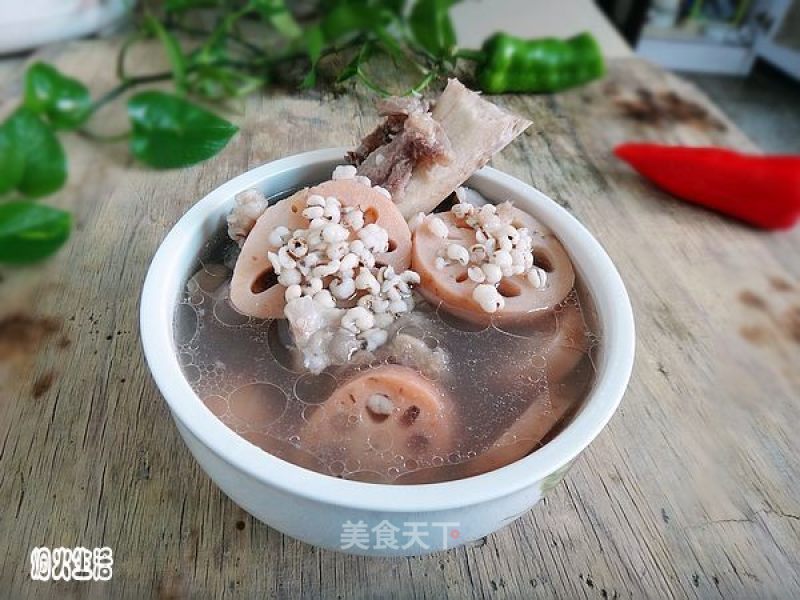莲藕薏米骨头汤的做法