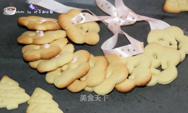 儿童的最爱---酥脆花朵饼干的做法