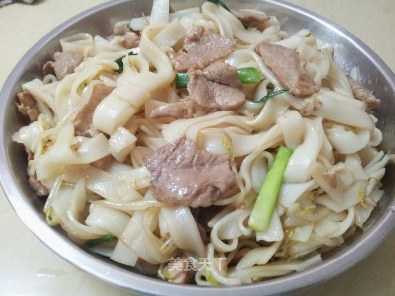 肉片炒河粉的做法