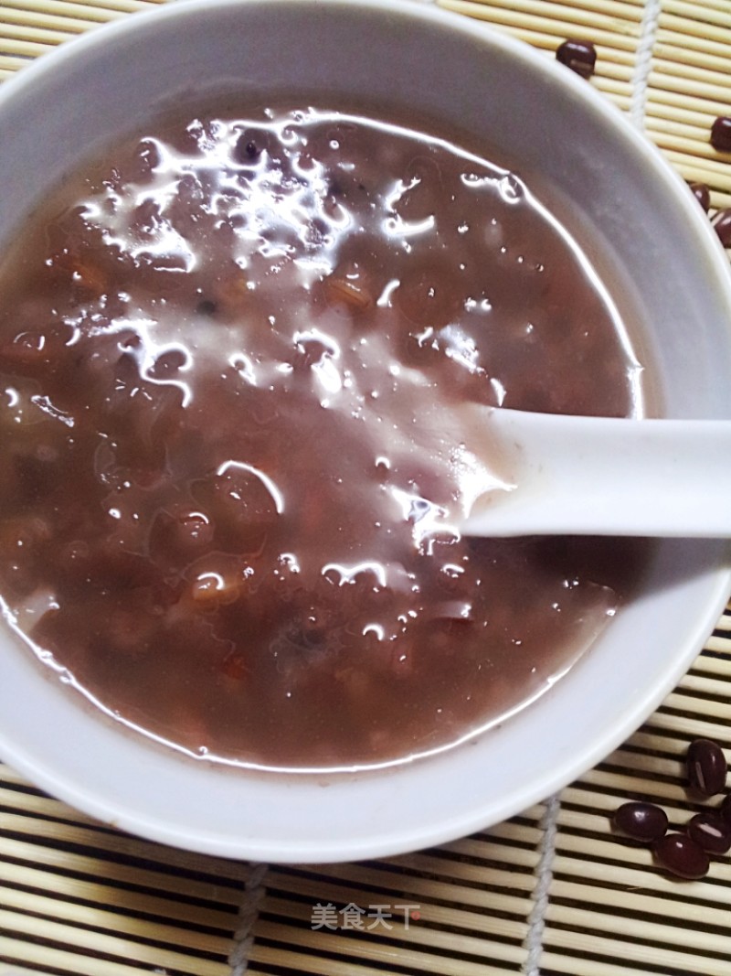 补血良方——杂米红豆银耳羹的做法