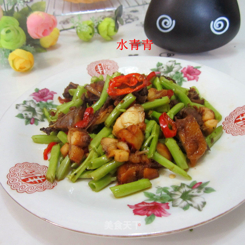 菜梗子炒腊鸡的做法