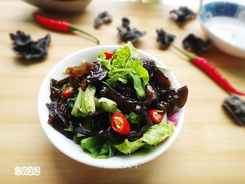 生菜拌木耳的做法
