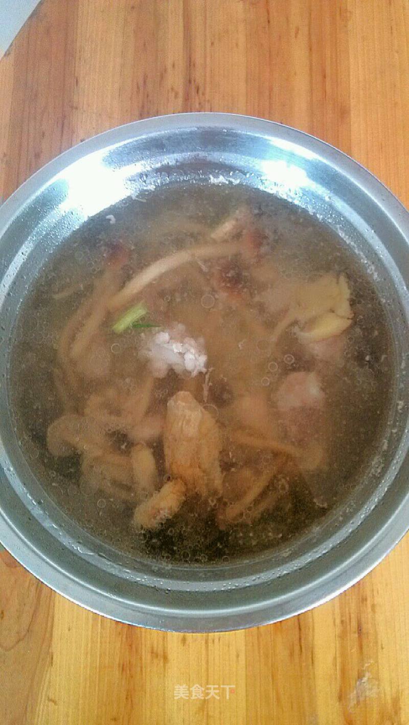 茶树菇排骨汤的做法