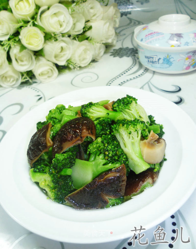 香菇炒西兰花的做法