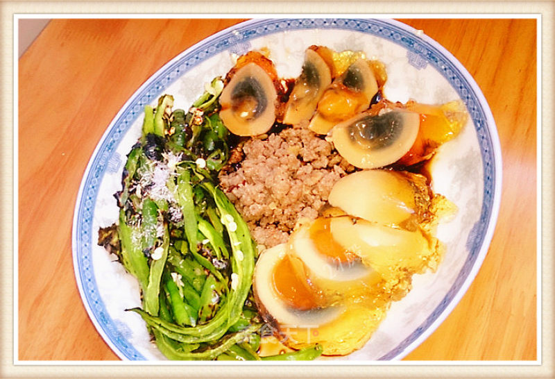 27的烹饪日记——宜宾味道的“青椒皮蛋”的做法