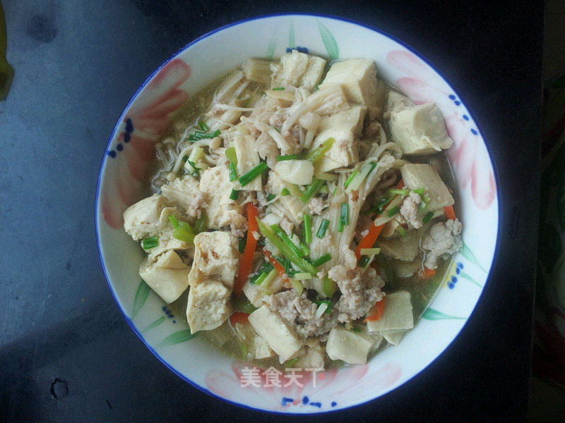 冻豆腐肉末煮金针菇的做法