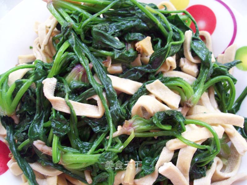 菠菜炒豆皮的做法