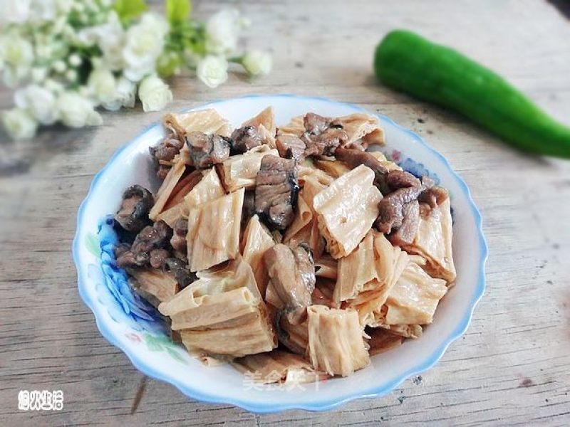 鸡腿烧腐竹的做法