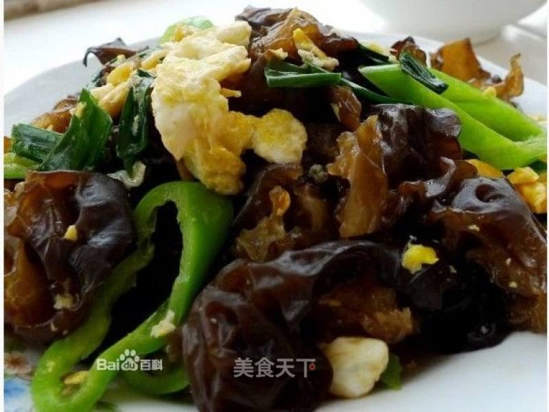 青椒木耳炒鸡蛋的做法