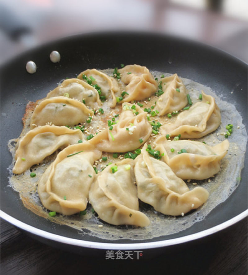 猪肉韭菜煎饺的做法