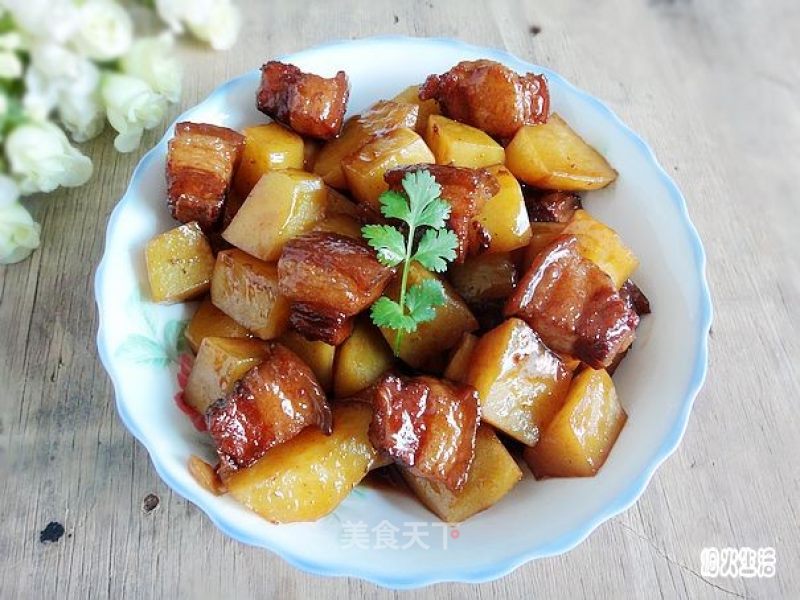 土豆烧肉的做法