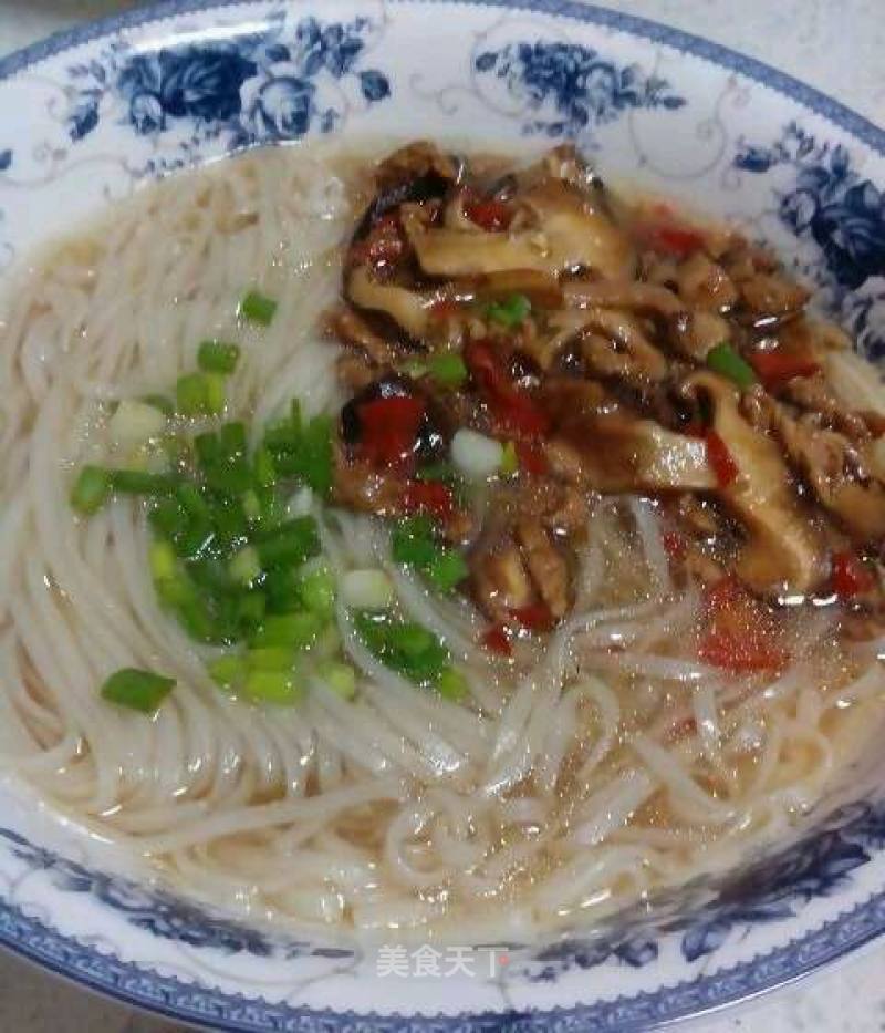 香菇肉丝面的做法