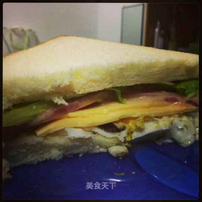 火腿鸡蛋芝士三明治的做法