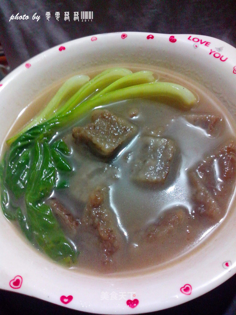 青菜虾皮酥肉汤的做法