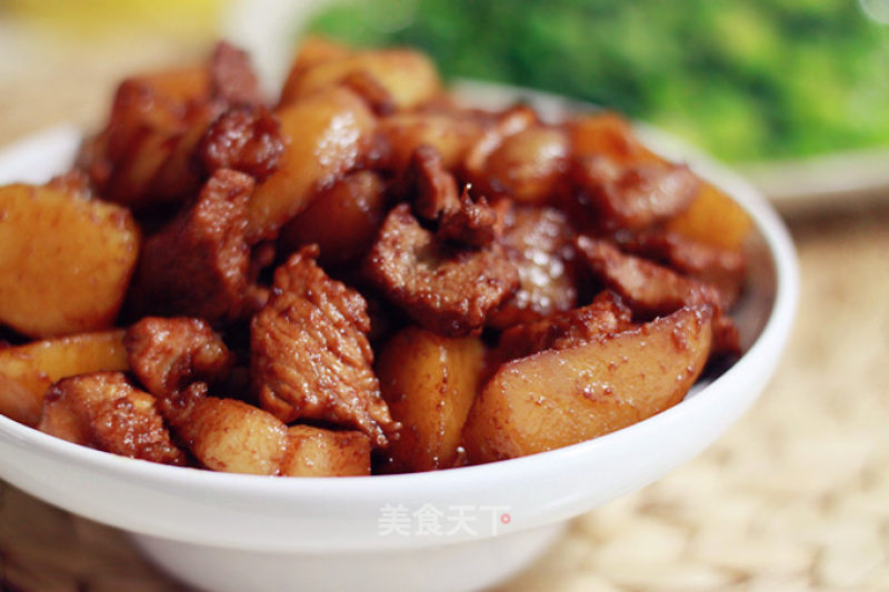 土豆红烧肉+炒时蔬的做法