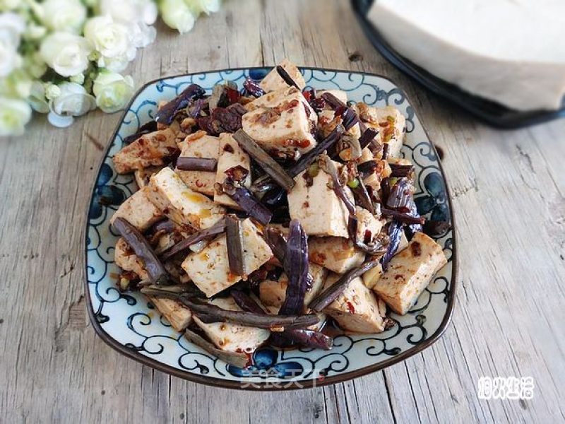 香辣蕨菜炒豆腐的做法