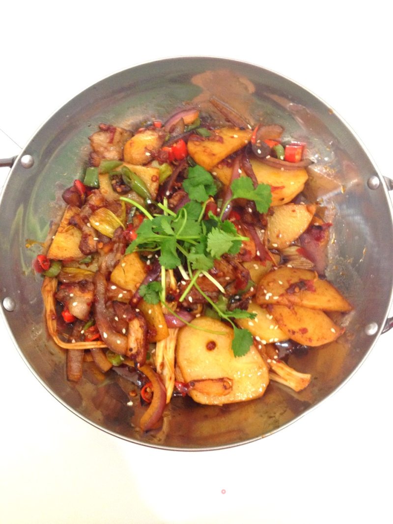 干锅五花肉土豆片的做法