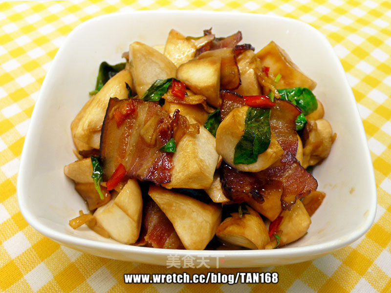 腊味九层塔炒杏鲍菇的做法