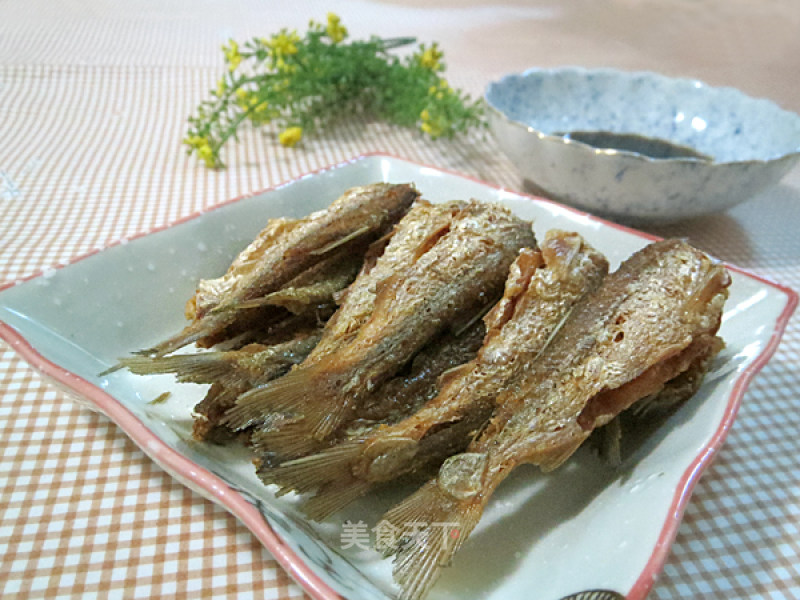 酥炸野生小鱼的做法