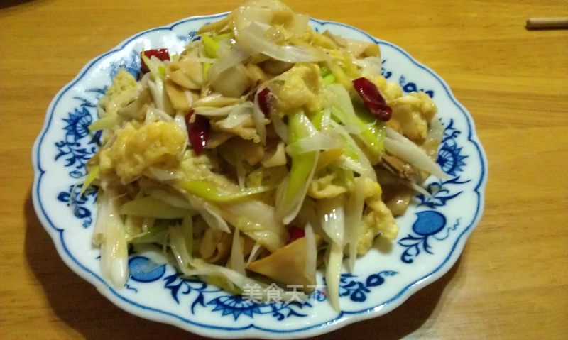 杏鲍菇炒鸡蛋的做法