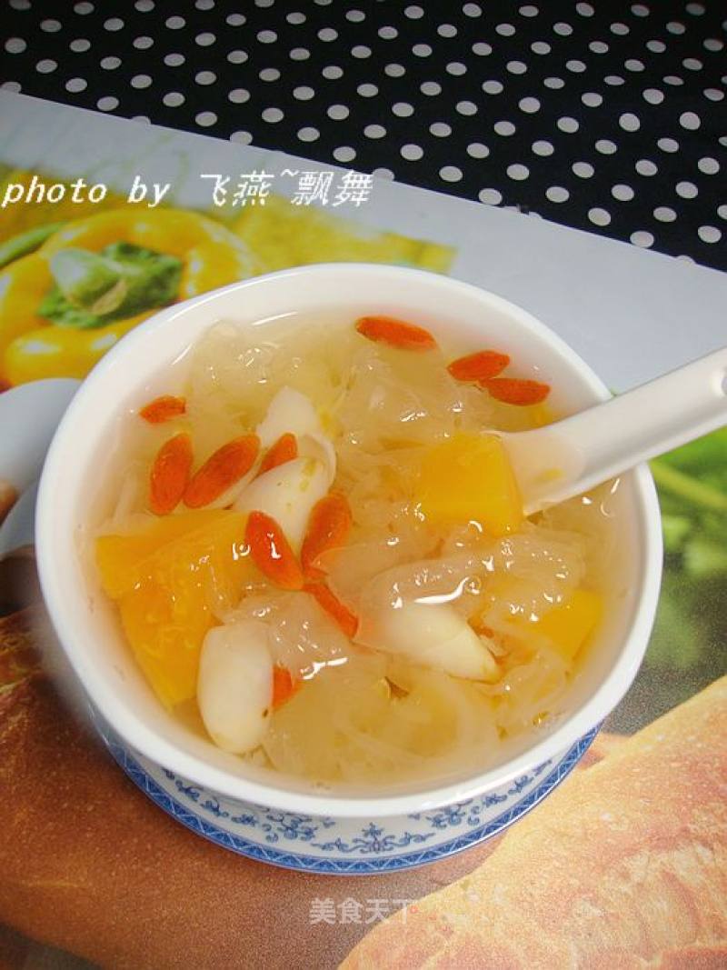 滋润养颜---【木瓜百合银耳羹】的做法
