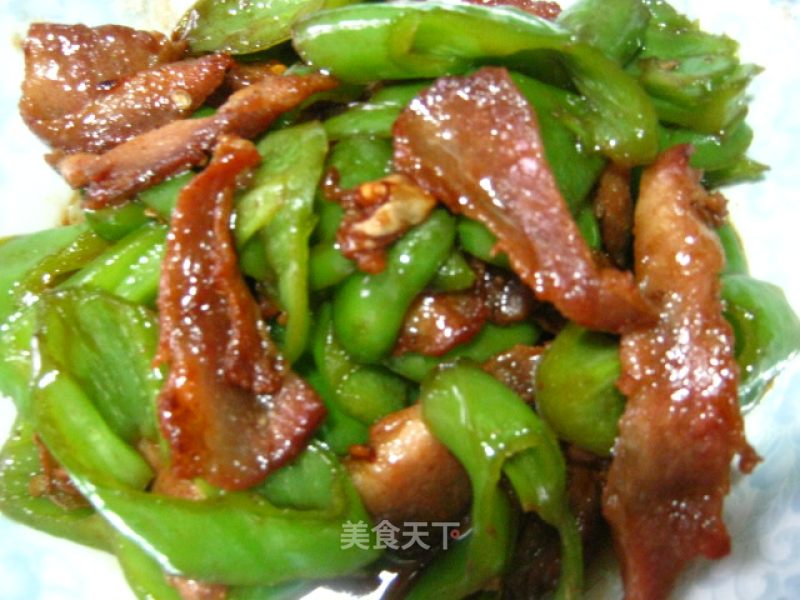 家常菜猪茎肉炒青椒的做法