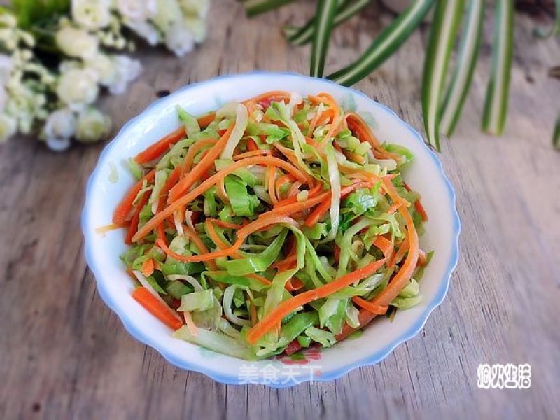 胡萝卜炒包包菜的做法