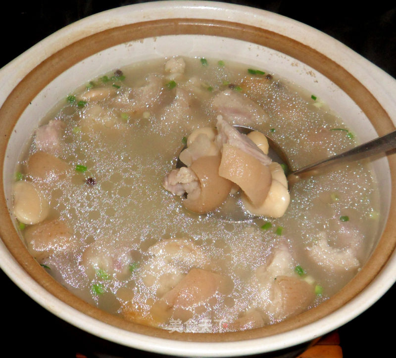 芸豆蹄髈煲汤的做法