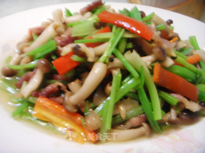 玉蕈芹菜炒肉----素素主义的做法