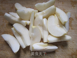 冰糖煲鲜百合雪耳糖水的做法步骤：1