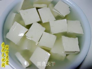铁板豆腐的做法步骤：1