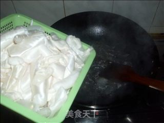 辣炒鱼泡的做法步骤：6