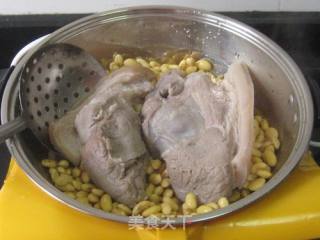 咸猪腿肉炖黄豆的做法步骤：7