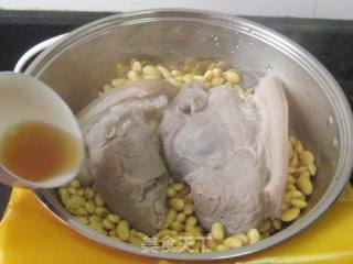 咸猪腿肉炖黄豆的做法步骤：8