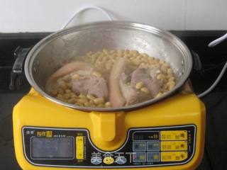 咸猪腿肉炖黄豆的做法步骤：11