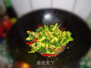 麻辣西兰花的做法步骤：4