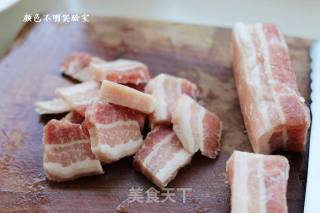 简易版盐煎尖椒五花肉的做法步骤：1