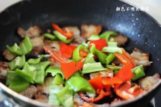 简易版盐煎尖椒五花肉的做法步骤：6