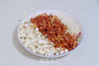5分钟打造一款低热量的超级下饭菜——【泡菜蒸金针菇】的做法步骤：5