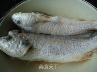干烧小黄鱼的做法步骤：1