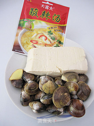 倒春寒防治感冒良方——海鲜酸辣汤的做法步骤：1