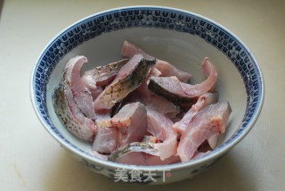 在家自制“鱼肉外酥里嫩、汤汁咸鲜适口”的江南风味【爆鱼面】的做法步骤：3