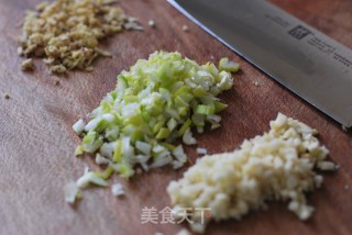 在家自制“鱼肉外酥里嫩、汤汁咸鲜适口”的江南风味【爆鱼面】的做法步骤：6